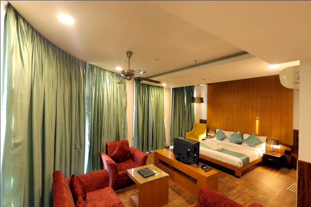 Hotel The Amaris Rishikesh Exterior photo